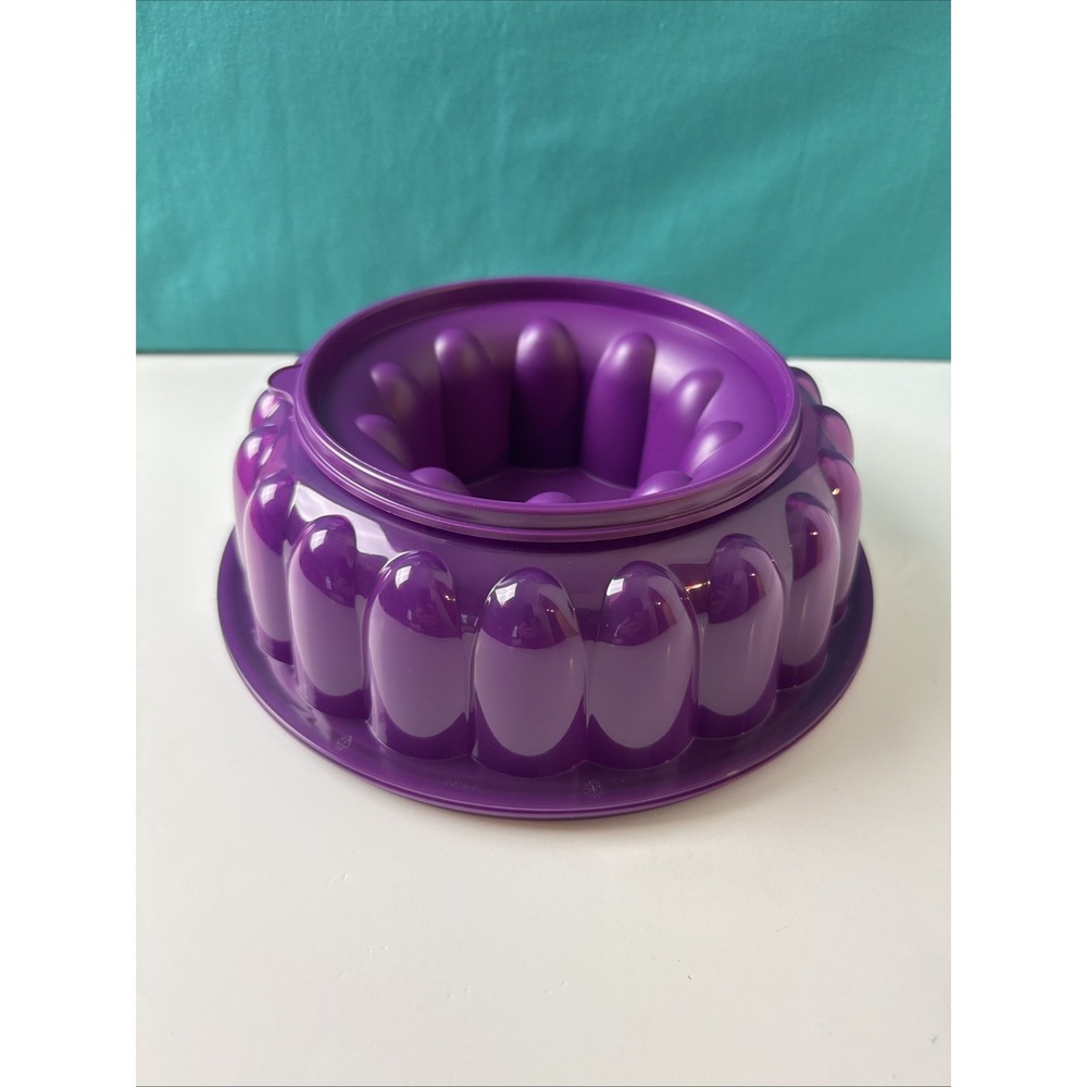 Tupperware Jel Ring Mold 1.5 L/ 6 Cups Eggplant Purple Jello Mold New